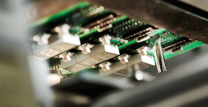 A Comprehensive Guide to PCB Assembly Online Technology: How It Works and Its Advantages